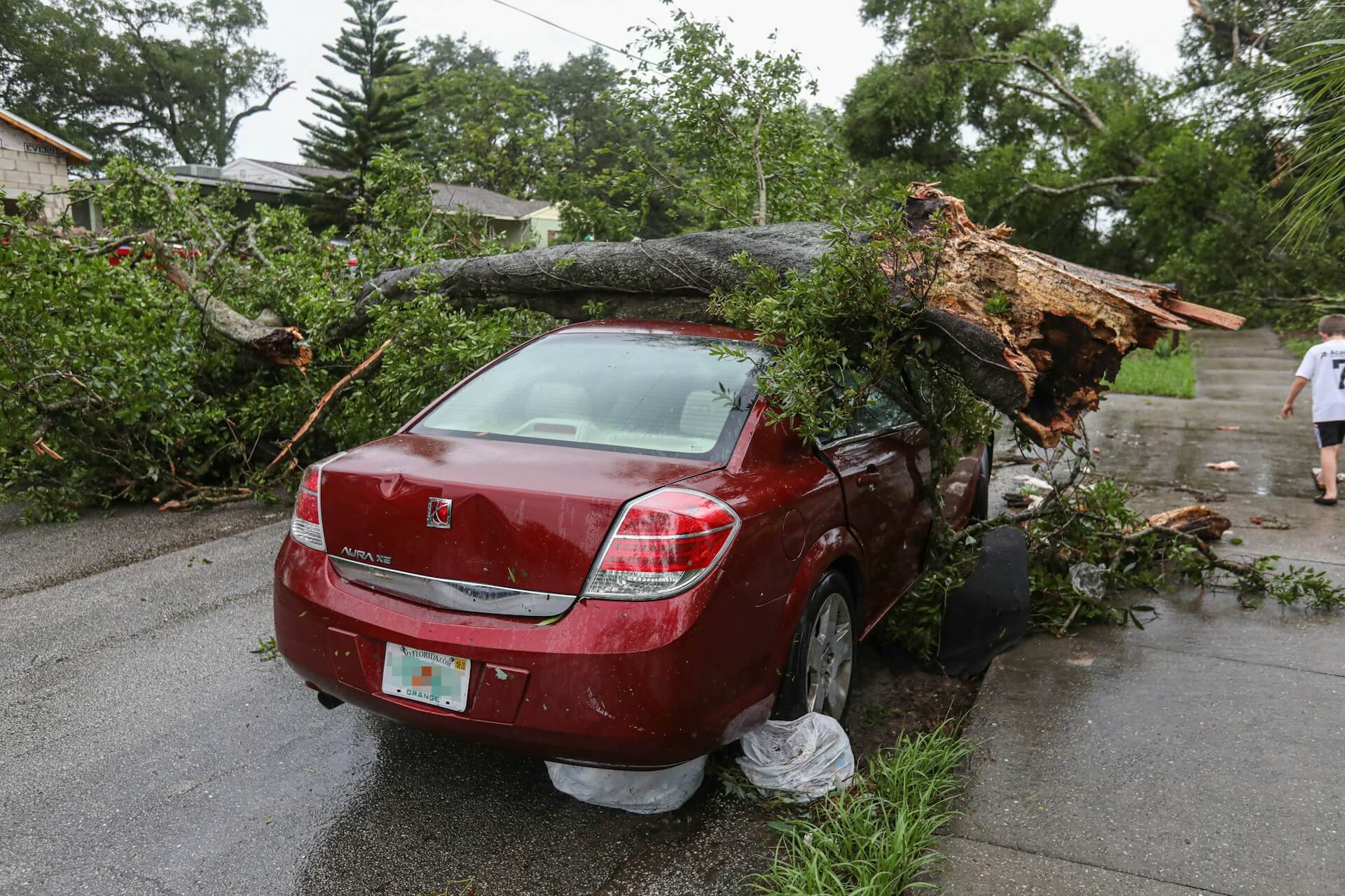 The process of evaluating damaged vehicles and how insurance companies determine the amount of total damage