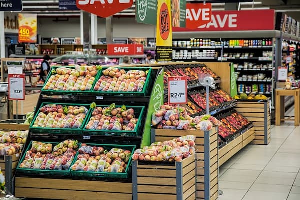 retragere produse alimentare - raionul de legume-fructe al unui supermarket
