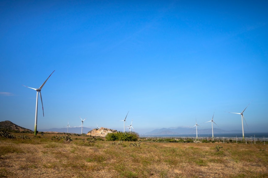 Care sunt principalele riscuri tehnice si naturale pe care un broker de asigurari le evalueaza la un parc eolian onshore in 2026?